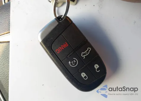 2012 Chrysler 300 из США, поврежденный, VIN 2C3CCAAG2CH261530